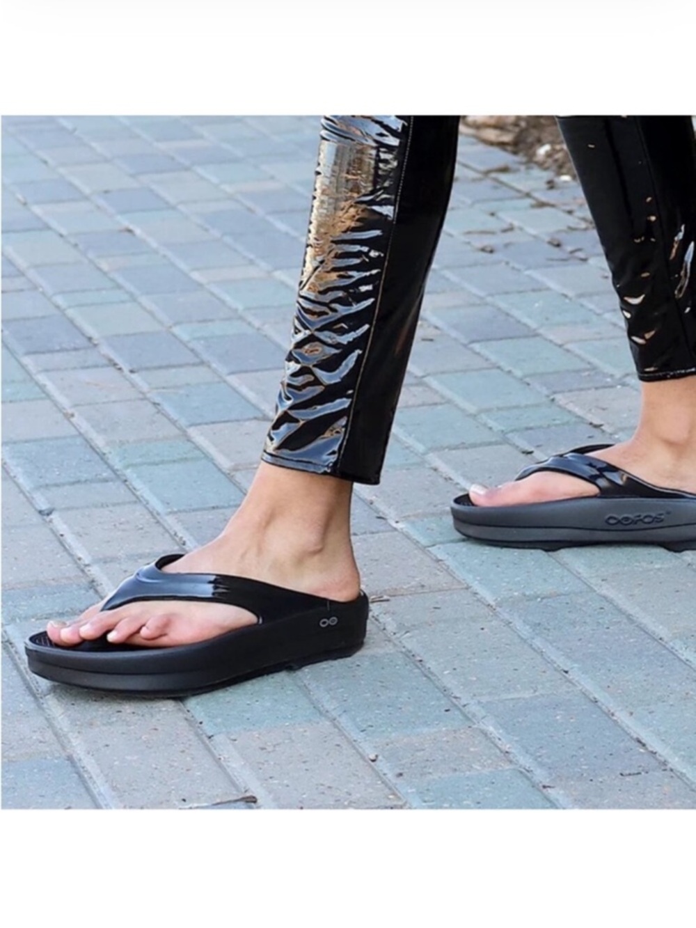 OOFOS Black platform flip flop